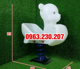 Thú nhún khu vui chơi ngoài trời